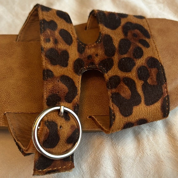 Mukluks Leopard Slides - Picture 6 of 6